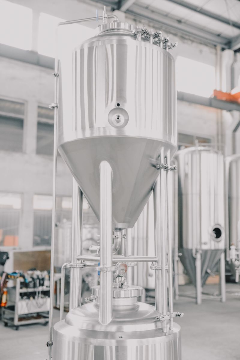 WEMAC Double-stacked serving beer fermentation jecket tanks made of stainless steel sell well in Australia
